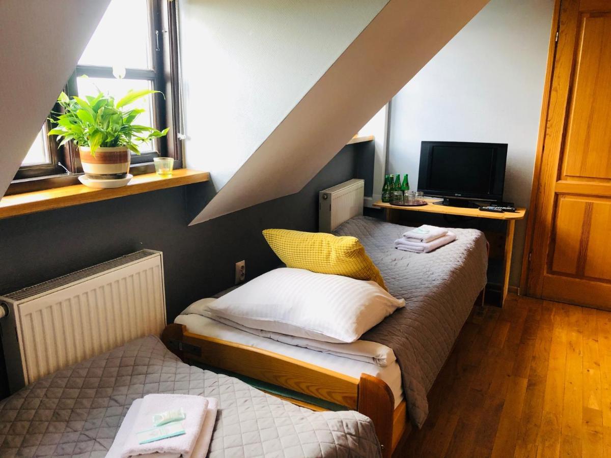 Pod Wierzba Hotell Uniejow Eksteriør bilde